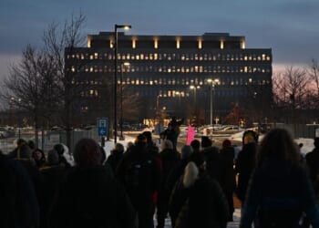 Footage shows the minutes before immigration officer fatally shoots woman in Minneapolis