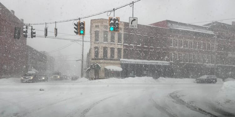 Here's what airlines owe you when you are stranded by winter weather