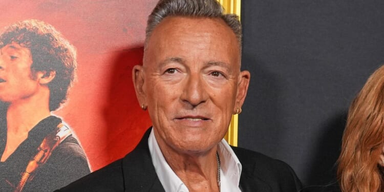 Bruce Springsteen sings out against Trump in 'Streets of Minneapolis'