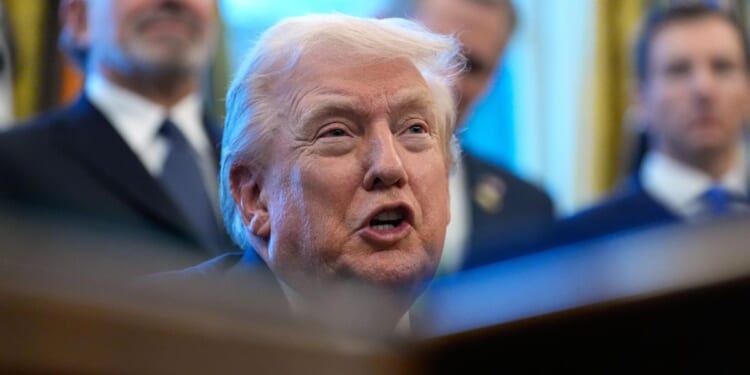 Trump to place Christopher Columbus statue on White House grounds