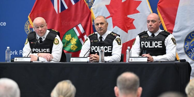 7 Toronto police officers arrested over suspected ties to organized crime