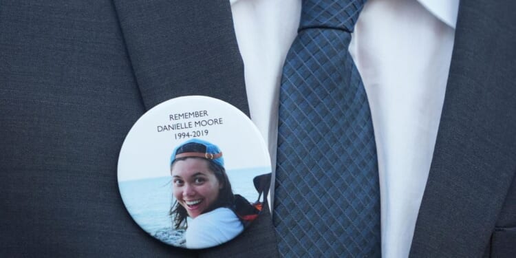 U.S. appeals court asked by victims' families of Boeing plane crash to revive criminal case