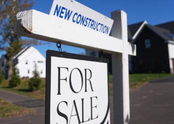 U.S. long-term mortgage rate average barely budges, holding near 6%