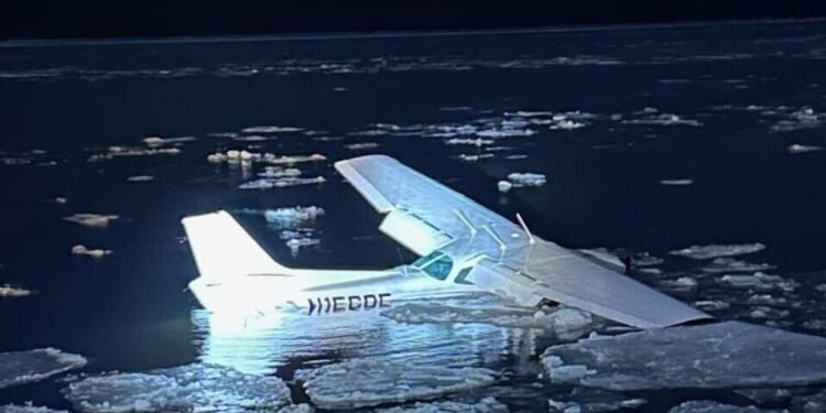 Pilot, student swim to safety after emergency landing in icy river