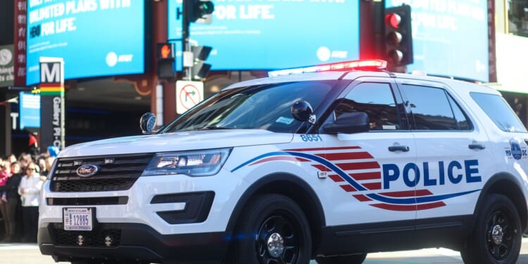 D.C. police enforcing youth curfew in Navy Yard, U Street Corridor