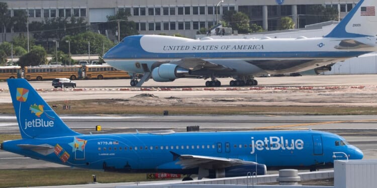FAA briefly grounds all JetBlue flights after a request from the airline