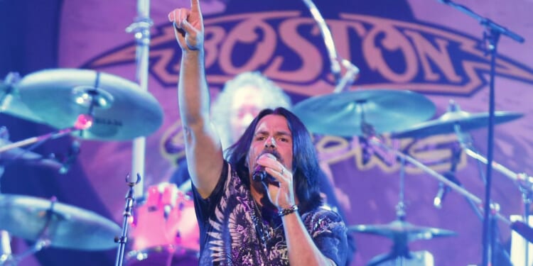 Tommy DeCarlo, who rose from Boston superfan to lead vocalist, dies at 60