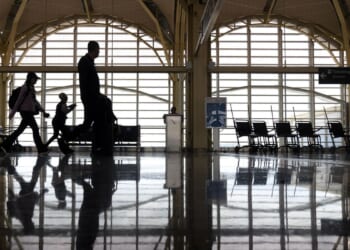 Concourse at Reagan National Airport evacuated after discovery of suspicious package