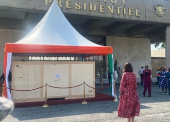 France returns a sacred drum looted during the colonial era to Ivory Coast