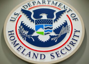 U.S. appeals court sides with Trump administration on detaining immigrants without bond