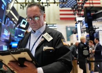 Oil prices rise as U.S. stocks fall ahead of Trump’s deadline for Iran