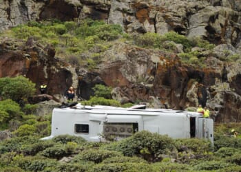 1 killed, 27 injured as tourist bus plunges into a ravine in Spain’s Canary Islands