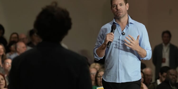 Facing separate scandals and mounting bipartisan criticism, two congressmen quit office