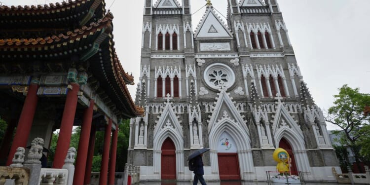 China raises pressure on underground Catholics to join official church, Human Rights Watch finds