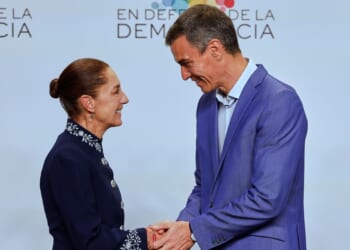 With a handshake, Spain and Mexico put diplomatic tussle over their colonial past behind them