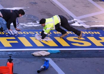Wheelchair racers lead fastest Boston Marathon field ever over the starting line