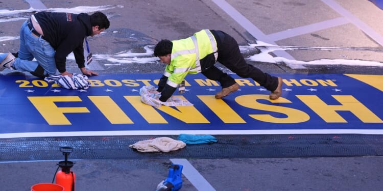 Wheelchair racers lead fastest Boston Marathon field ever over the starting line