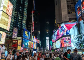 NYPD seeking man accused of abandoning 1-year-old girl in Times Square