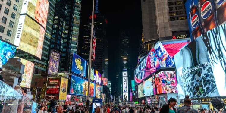 NYPD seeking man accused of abandoning 1-year-old girl in Times Square