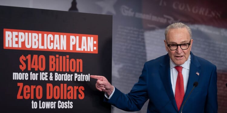 Trump calls on Schumer to apologize for ripping Border Patrol, ICE