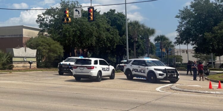 Police say 10 hurt, suspects fled after two groups open fire inside Mall of Louisiana