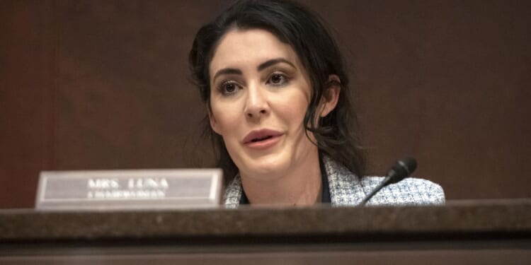 GOP lawmakers urge Trump to pardon soldier accused of winning big bets on Maduro’s capture