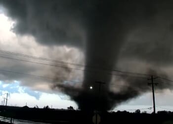 Violent tornado tears through Oklahoma town, damaging 40 homes but sparing lives