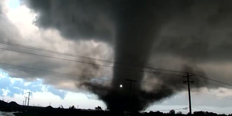 Violent tornado tears through Oklahoma town, damaging 40 homes but sparing lives