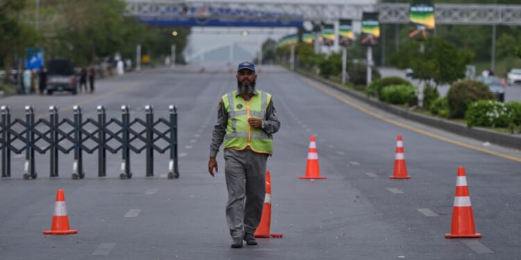 Iran resumes commercial flights from Tehran’s international airport