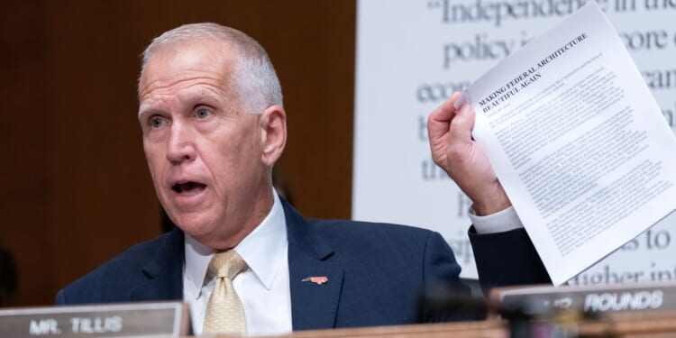 Sen. Thom Tillis drops opposition to Warsh Fed nomination after Justice Department ends Powell probe