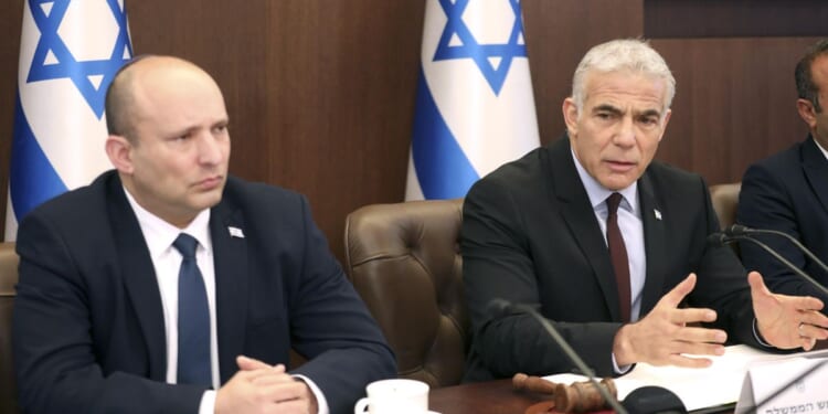 Two former Israeli prime ministers agree to merge parties against Netanyahu