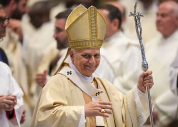 Pope prays with Archbishop of Canterbury Sarah Mullally in historic encounter, vows dialogue