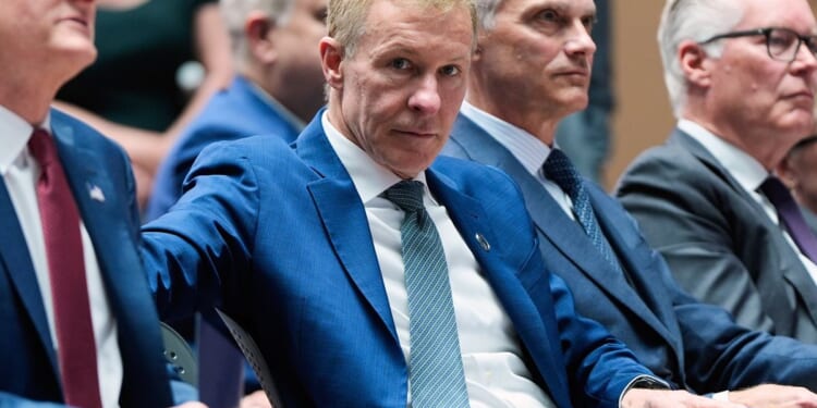 United Airlines CEO confirms he approached American about potential merger, but was rebuffed