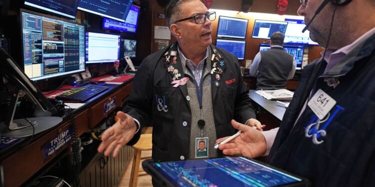 Sinking AI stocks and rising oil prices weigh on Wall Street