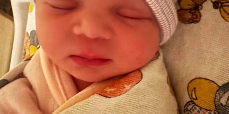 Paramedics help passenger give birth just before Delta flight lands