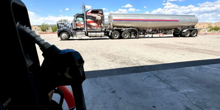 Average U.S. gas prices reach highest point since Iran war began