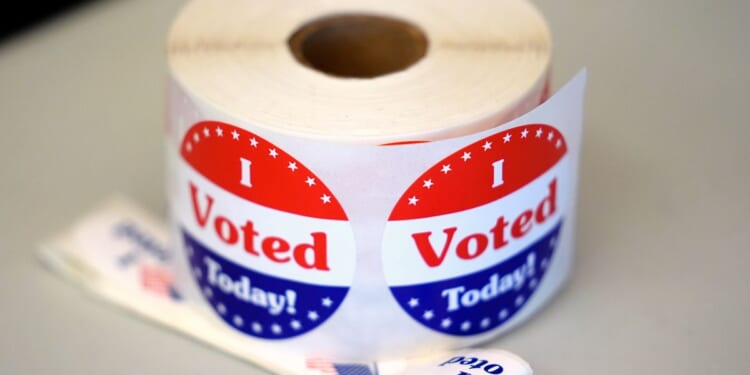 Federal judge dismisses DOJ lawsuit against Arizona seeking voter data