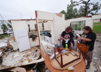 Texas tornado leaves 5 injured, buildings collapsed and homes without roofs