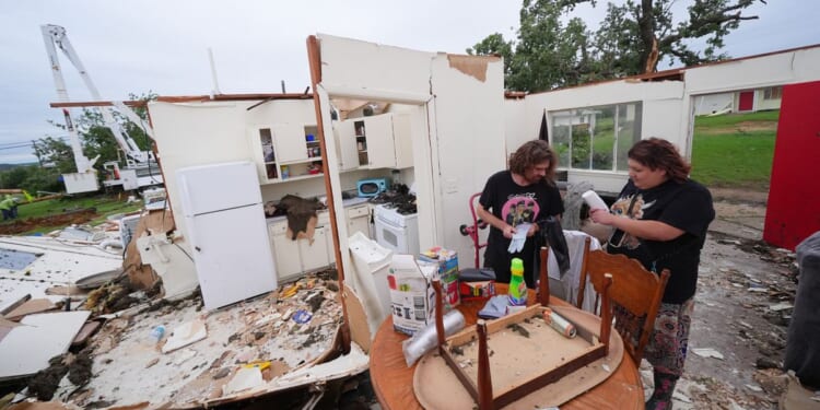 Texas tornado leaves 5 injured, buildings collapsed and homes without roofs