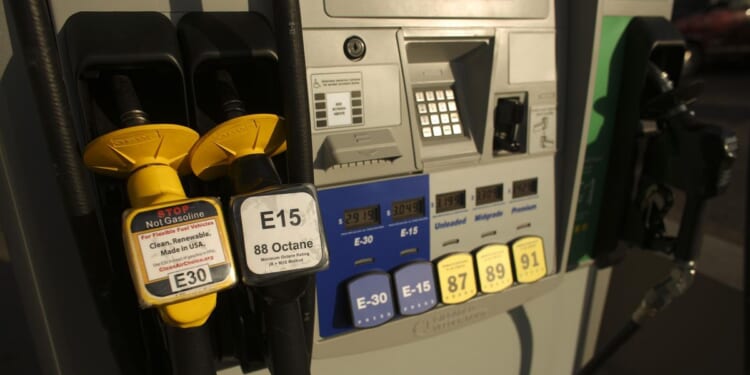 House passes farm bill as GOP leaders count votes on DHS funding