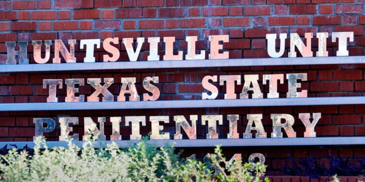 A North Texas man faces execution as his cousin claims he was the shooter in fatal robbery