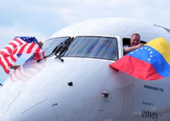 The first direct U.S.-Venezuela commercial flight in 7 years lands in Caracas
