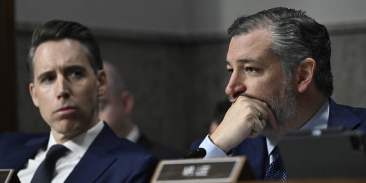 Hawley sits next to Cruz