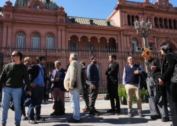 Argentina’s Milei restores press access to presidency after a ban sparks backlash
