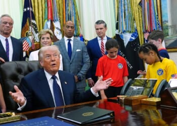Trump puts high schoolers to the test, brings back fitness award phased out by Obama