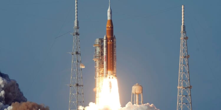 U.S. lacks enough space launch facilities to meet expanding civilian and national security needs