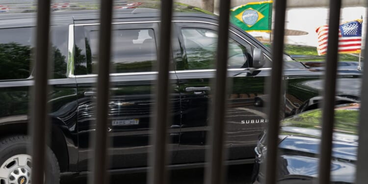 Trump meets privately with Brazil’s Lula, says progress made on tariff fight