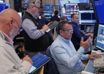 U.S. stocks fall from their records as oil prices yo-yo