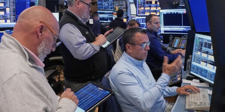 U.S. stocks fall from their records as oil prices yo-yo