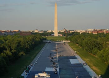 Trump drives across Lincoln Memorial Reflecting Pool to inspect new blue coating
